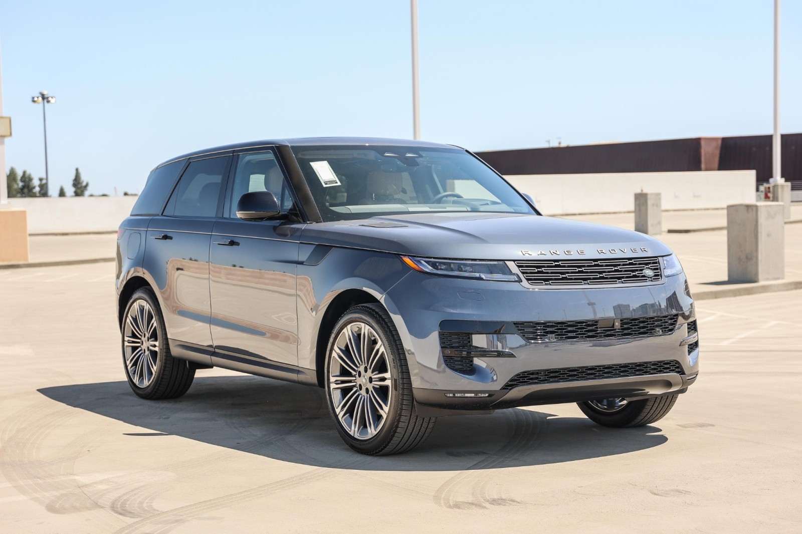 2025 Land Rover Range Rover Sport SE photo 3
