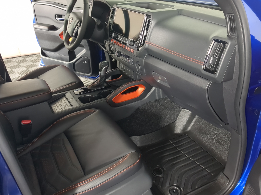 2025 Nissan Frontier PRO-4X photo 16