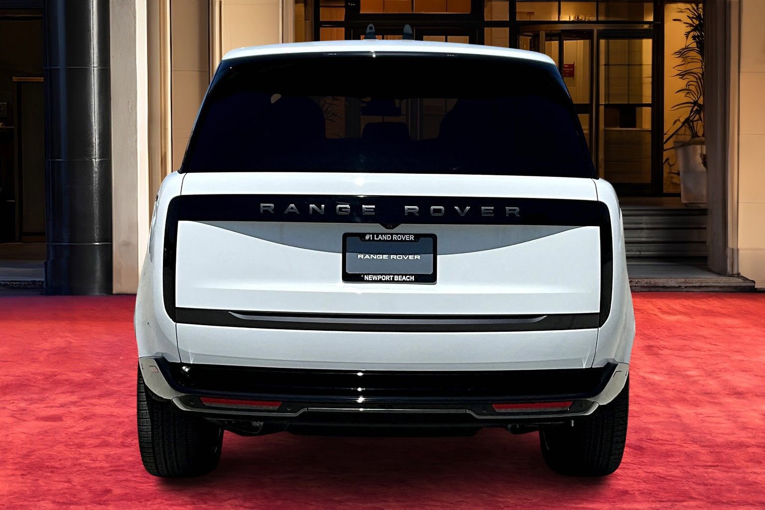 2025 Land Rover Range Rover SE photo 4