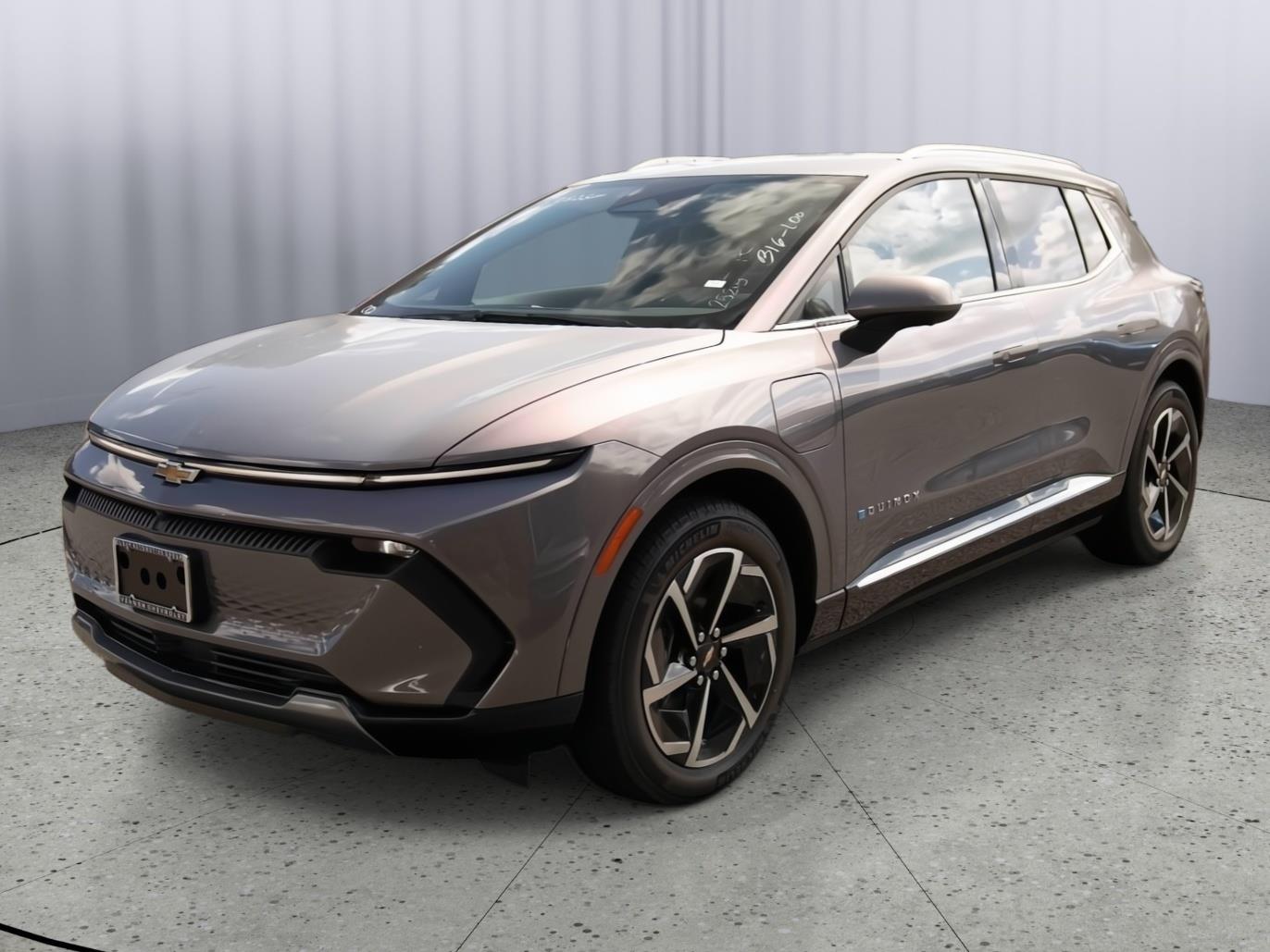 2025 Chevrolet Equinox EV 1LT photo 3