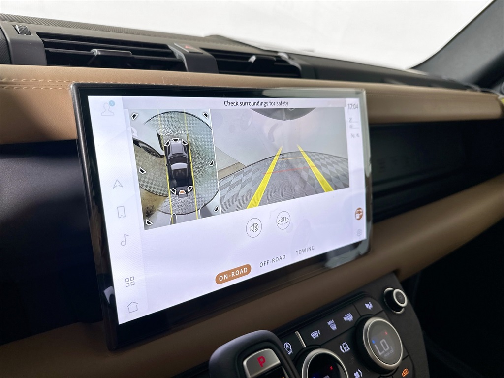2025 Land Rover Defender 90 X-Dynamic SE photo 18