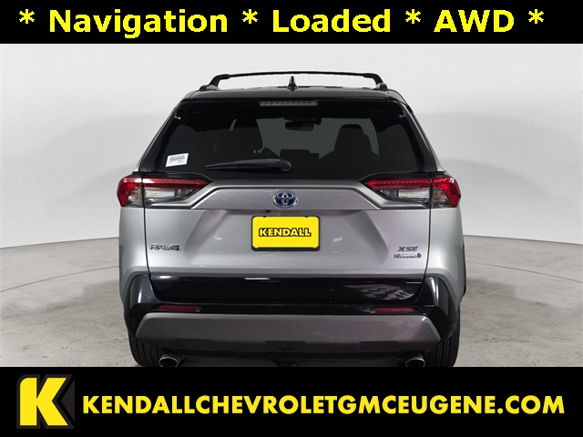 2020 Toyota RAV4 Hybrid XLE photo 3
