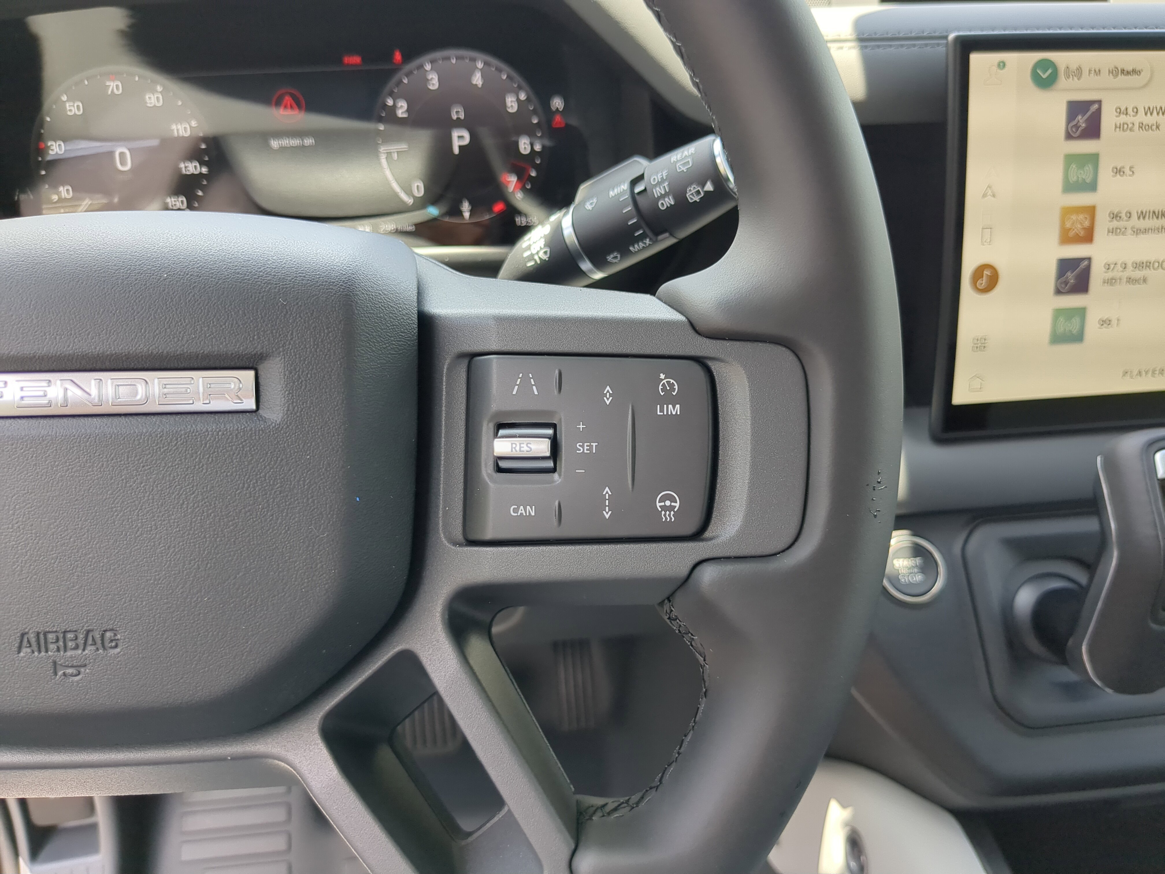 2025 Land Rover Defender 110 X-Dynamic SE photo 19