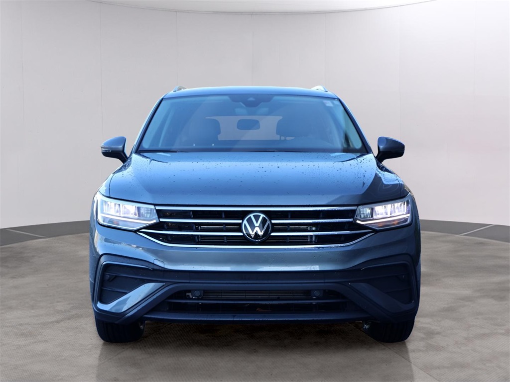 Used 2024 Volkswagen Tiguan SE with VIN 3VV2B7AX1RM001144 for sale in Kansas City