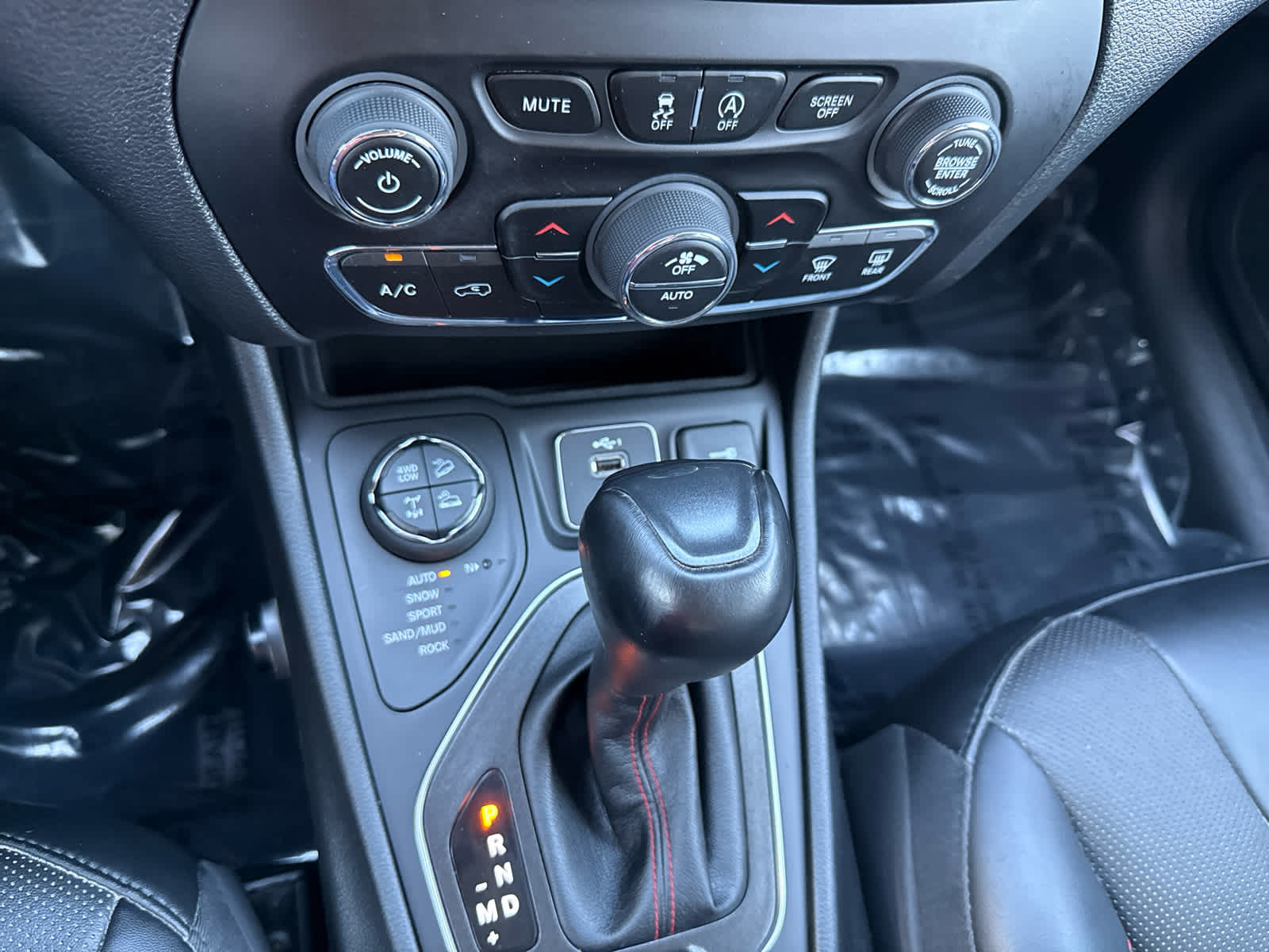 2022 Jeep Cherokee Trailhawk photo 26