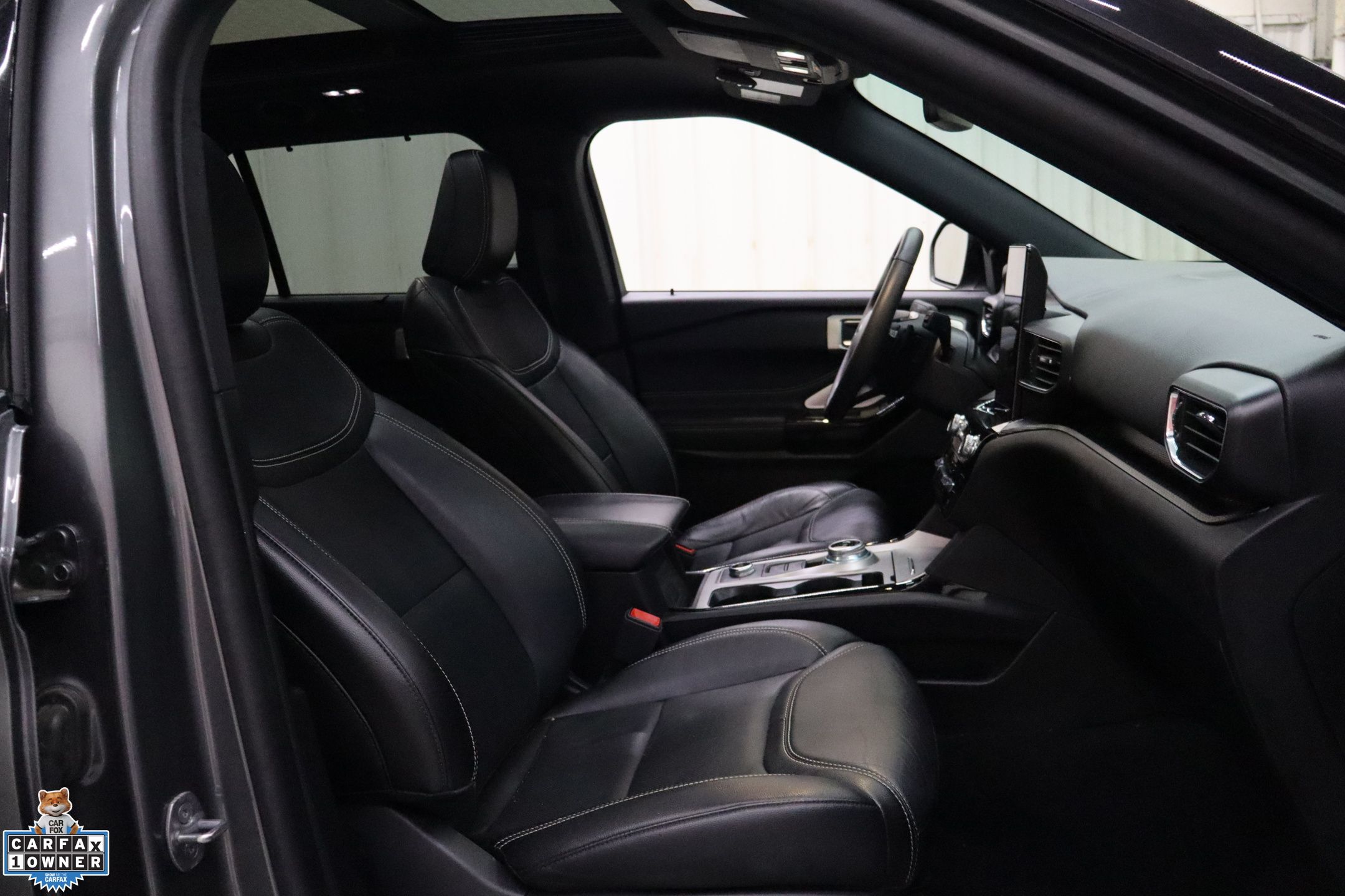 2023 Ford Explorer ST photo 32