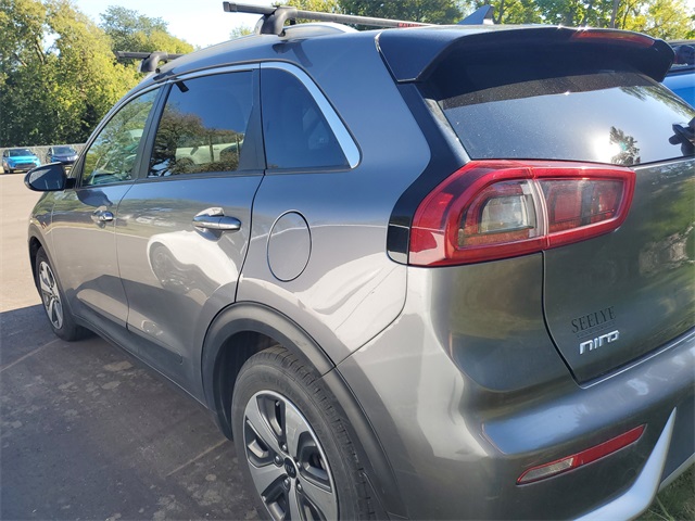 2017 Kia Niro LX photo 3