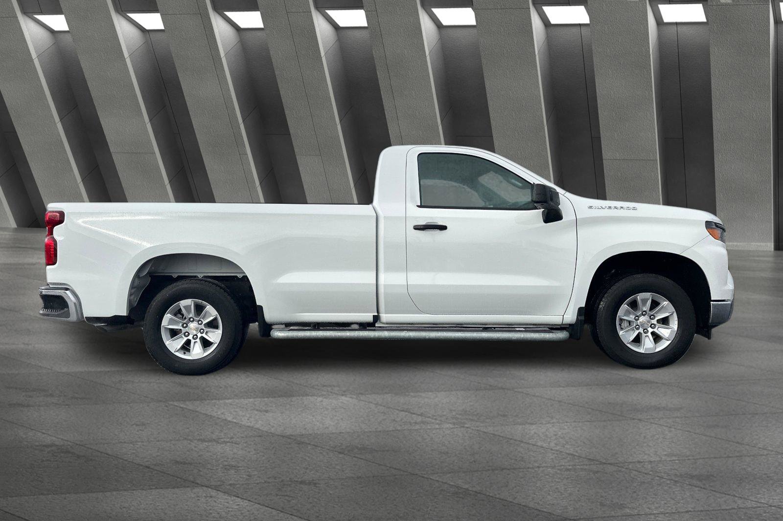 2024 Chevrolet Silverado 1500 photo 2