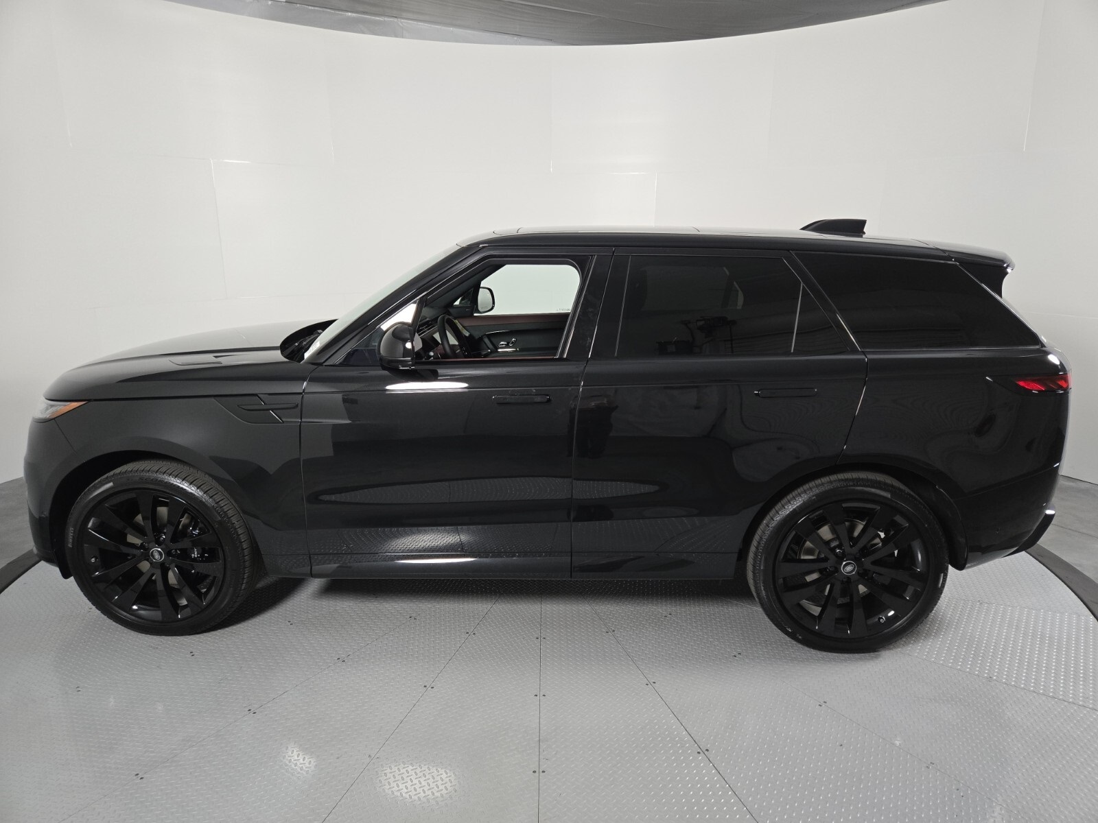2025 Land Rover Range Rover Sport SE photo 5