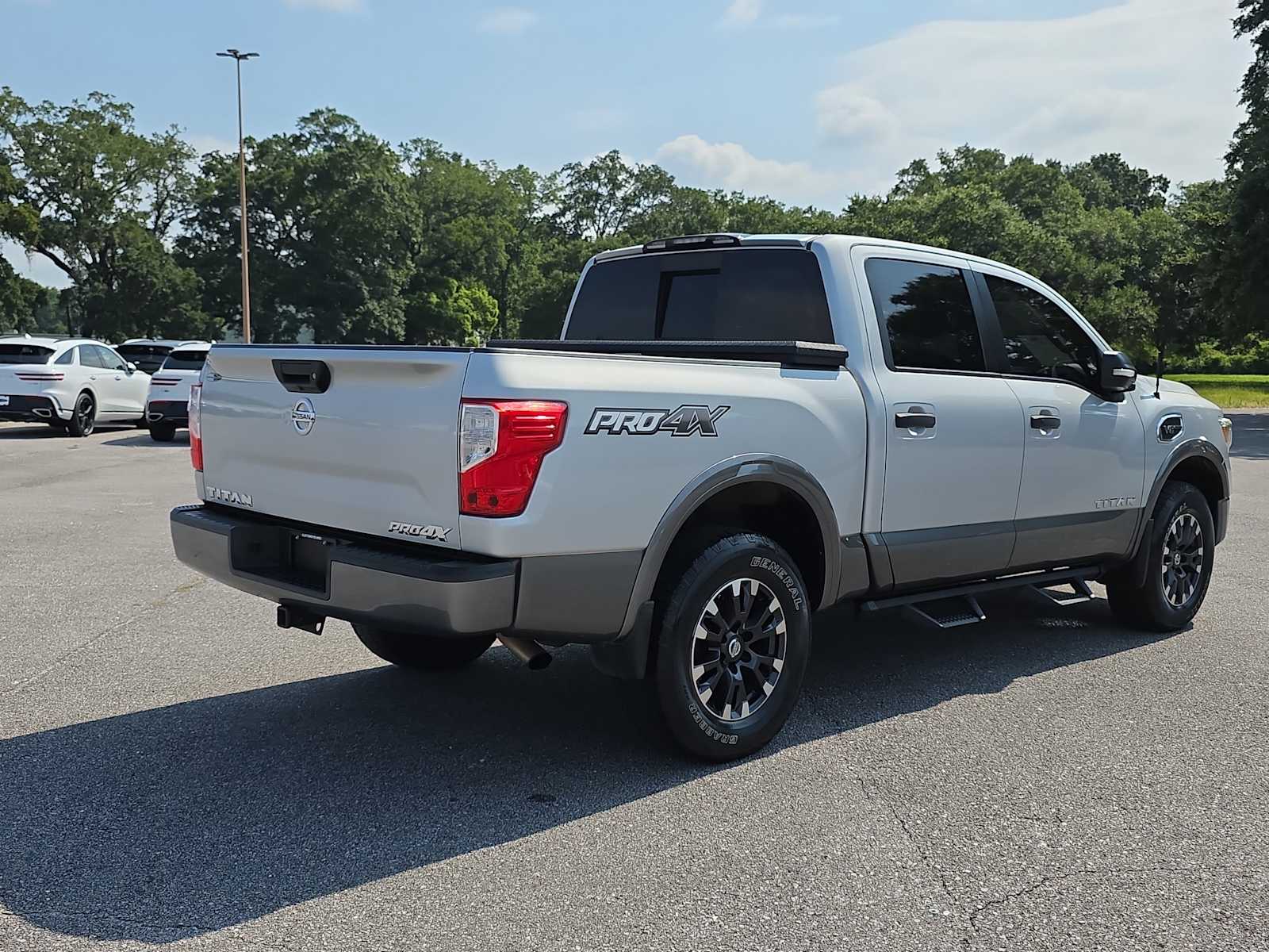 2017 Nissan Titan PRO-4X photo 6