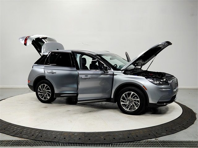 2022 Lincoln Corsair Standard photo 9