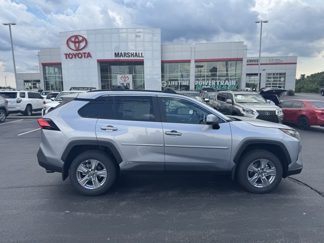 2025 Toyota RAV4 Hybrid XLE photo 2
