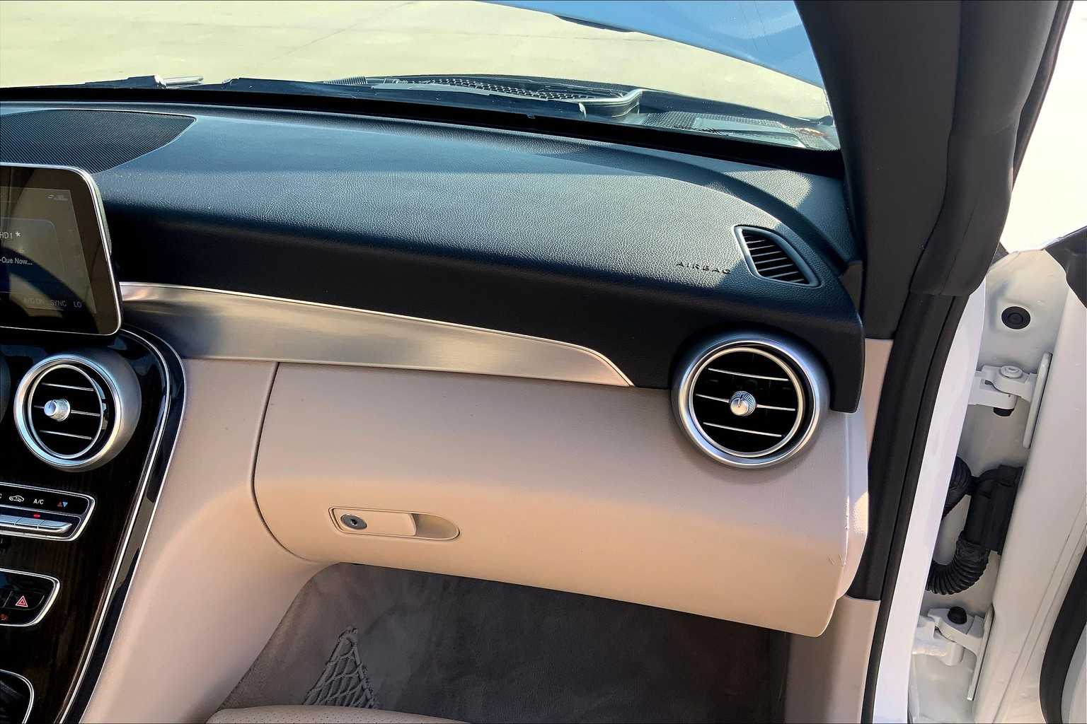 2019 Mercedes Benz C 300 photo 17