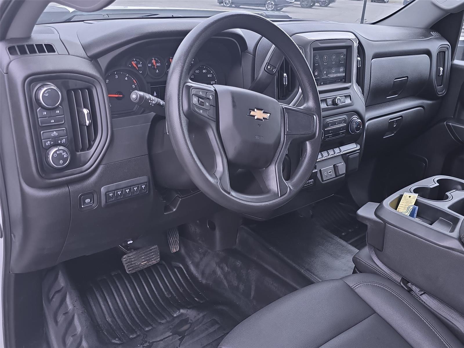 2025 Chevrolet Silverado 3500HD photo 2