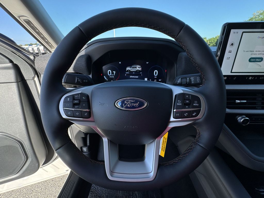 2025 Ford Explorer photo 10
