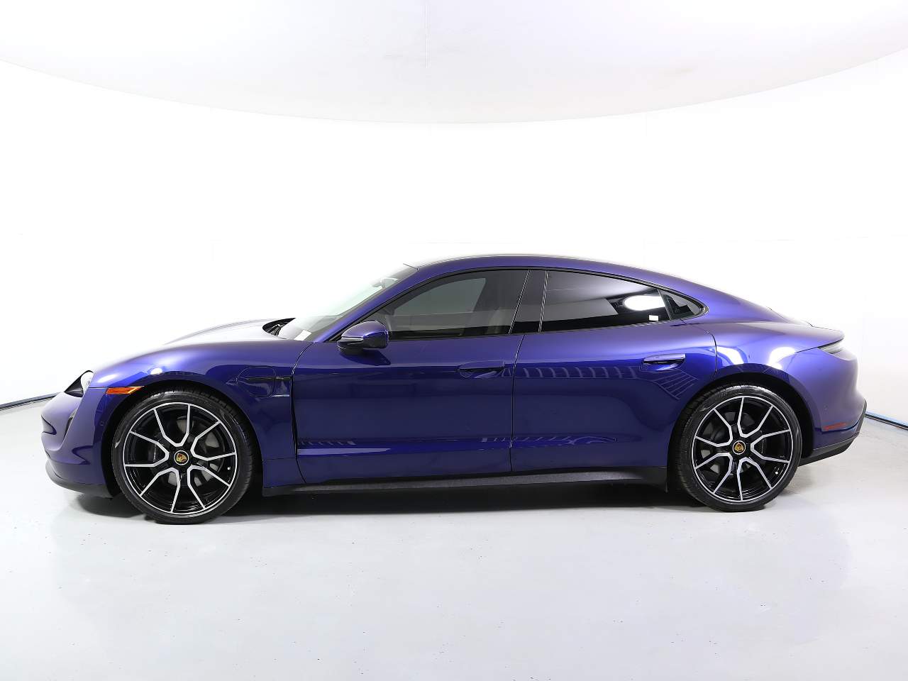 2023 Porsche Taycan photo 2