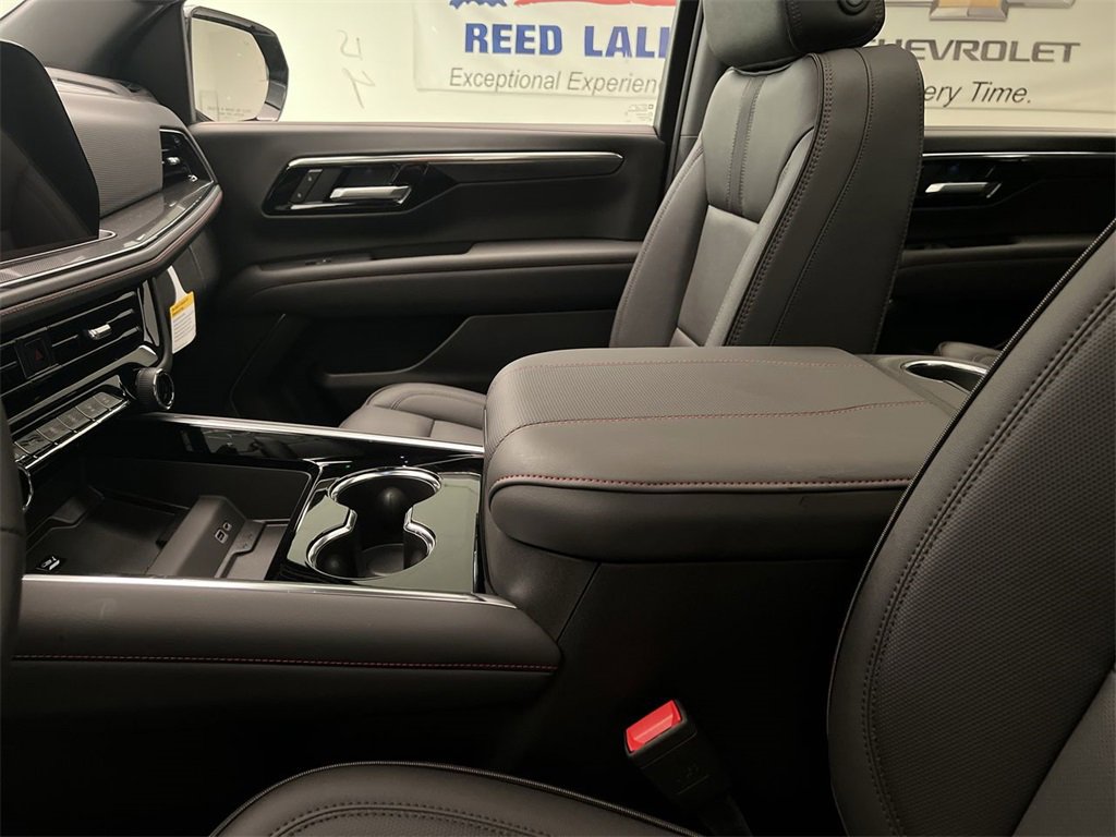 2025 Chevrolet Suburban RST photo 19