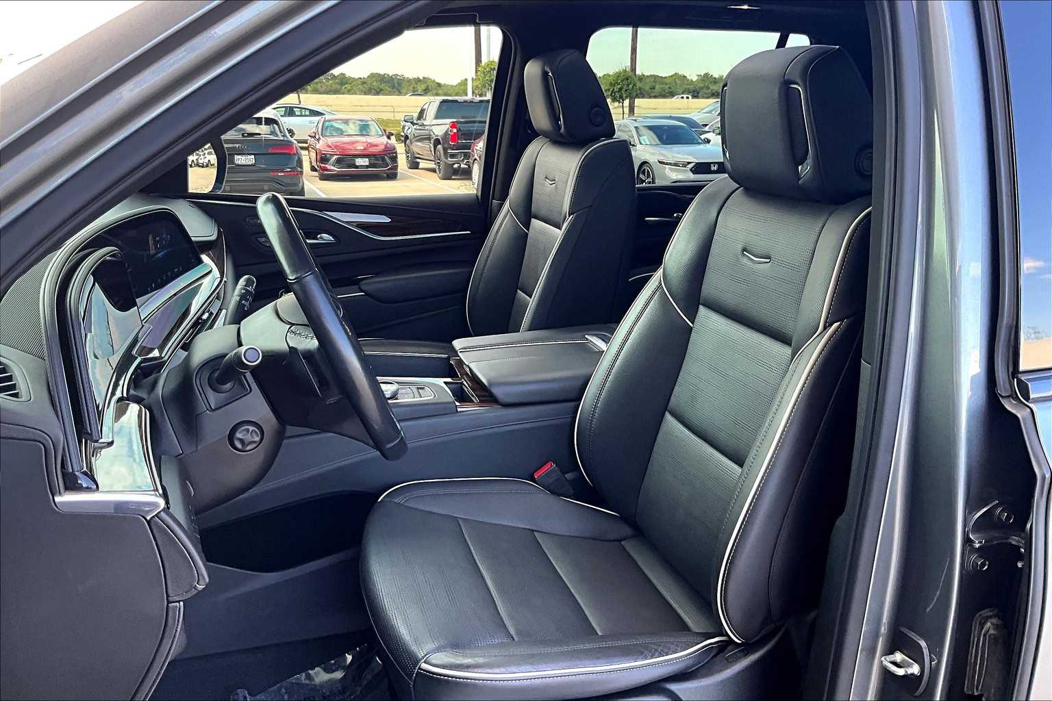 2021 Cadillac Escalade Premium Luxury photo 4
