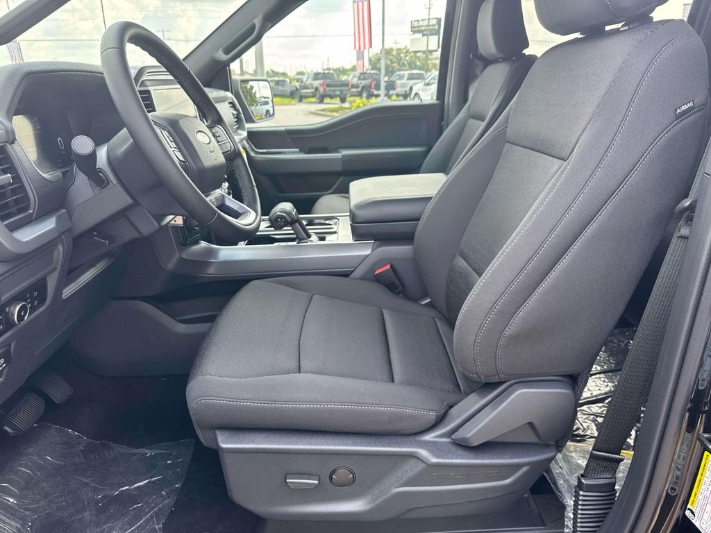 2025 Ford F-150 XLT photo 8