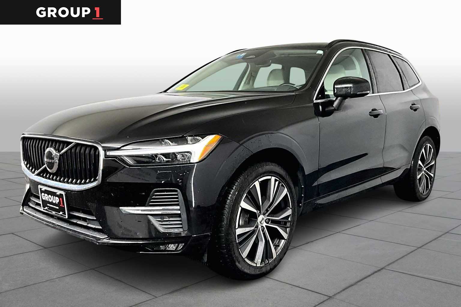 2022 Volvo XC60 Momentum's photo