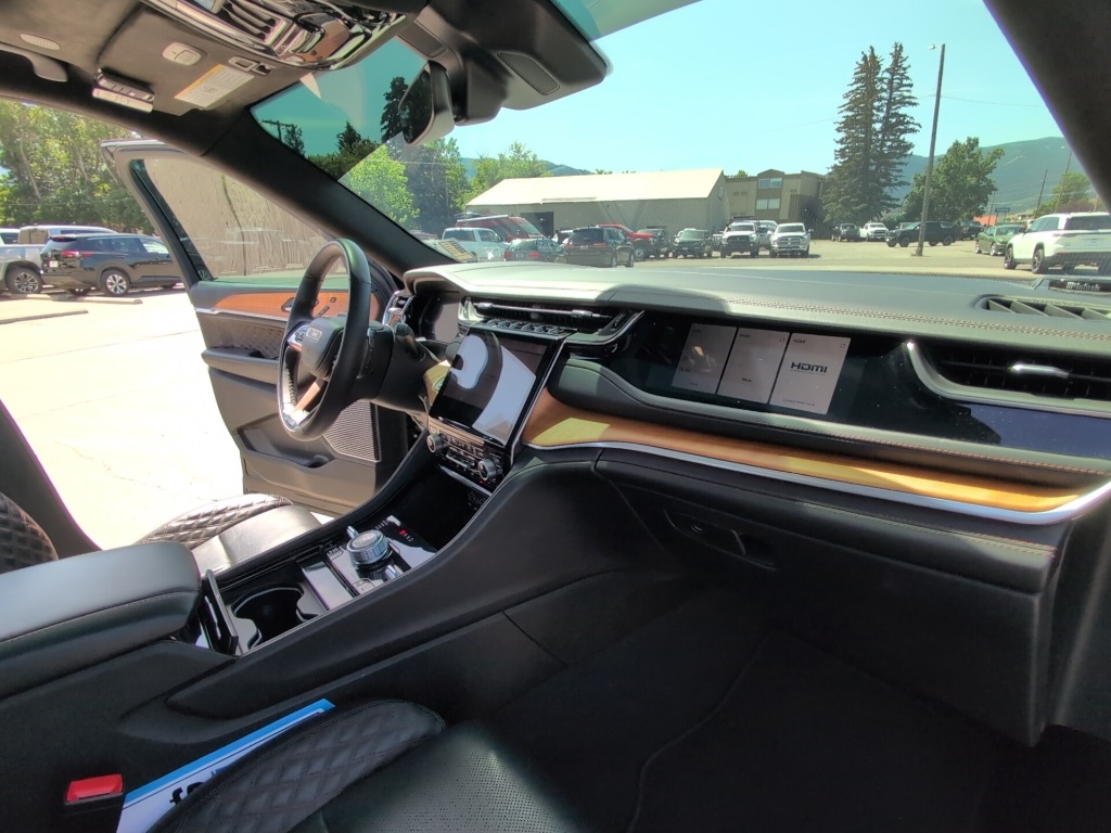 2022 Jeep Grand Cherokee Summit Reserve photo 30