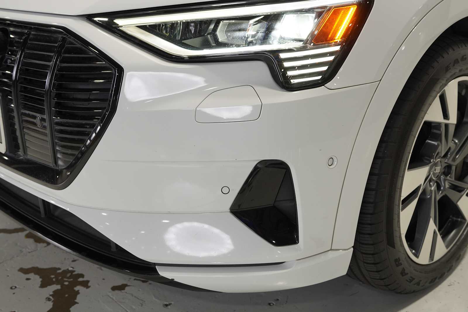 2021 Audi e-tron Premium photo 7
