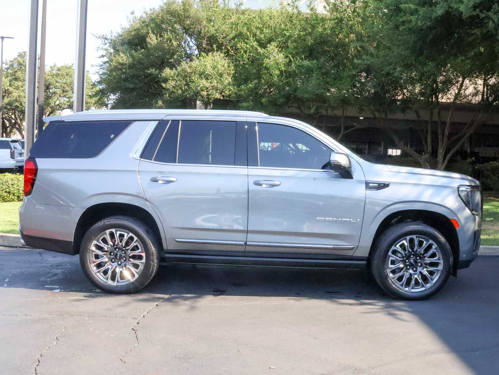 2023 Gmc Yukon Denali Ultimate photo 4