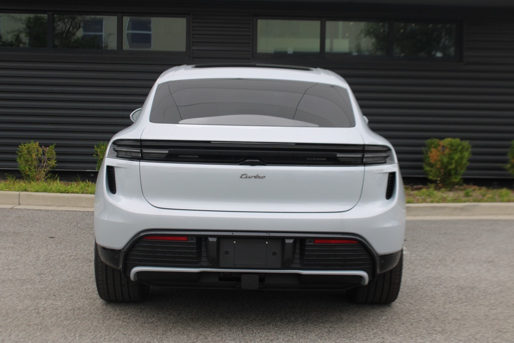 2025 Porsche Macan Electric Turbo photo 6