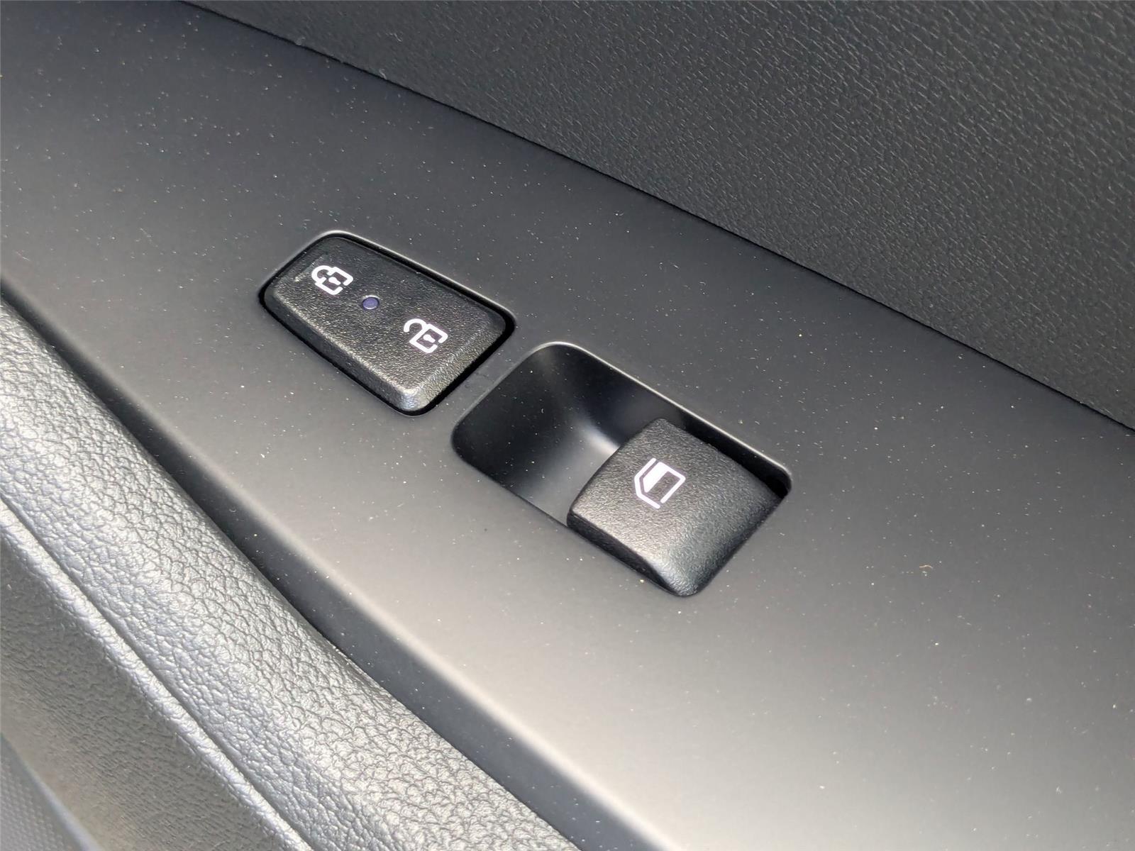 2025 Kia Sportage Hybrid LX photo 32