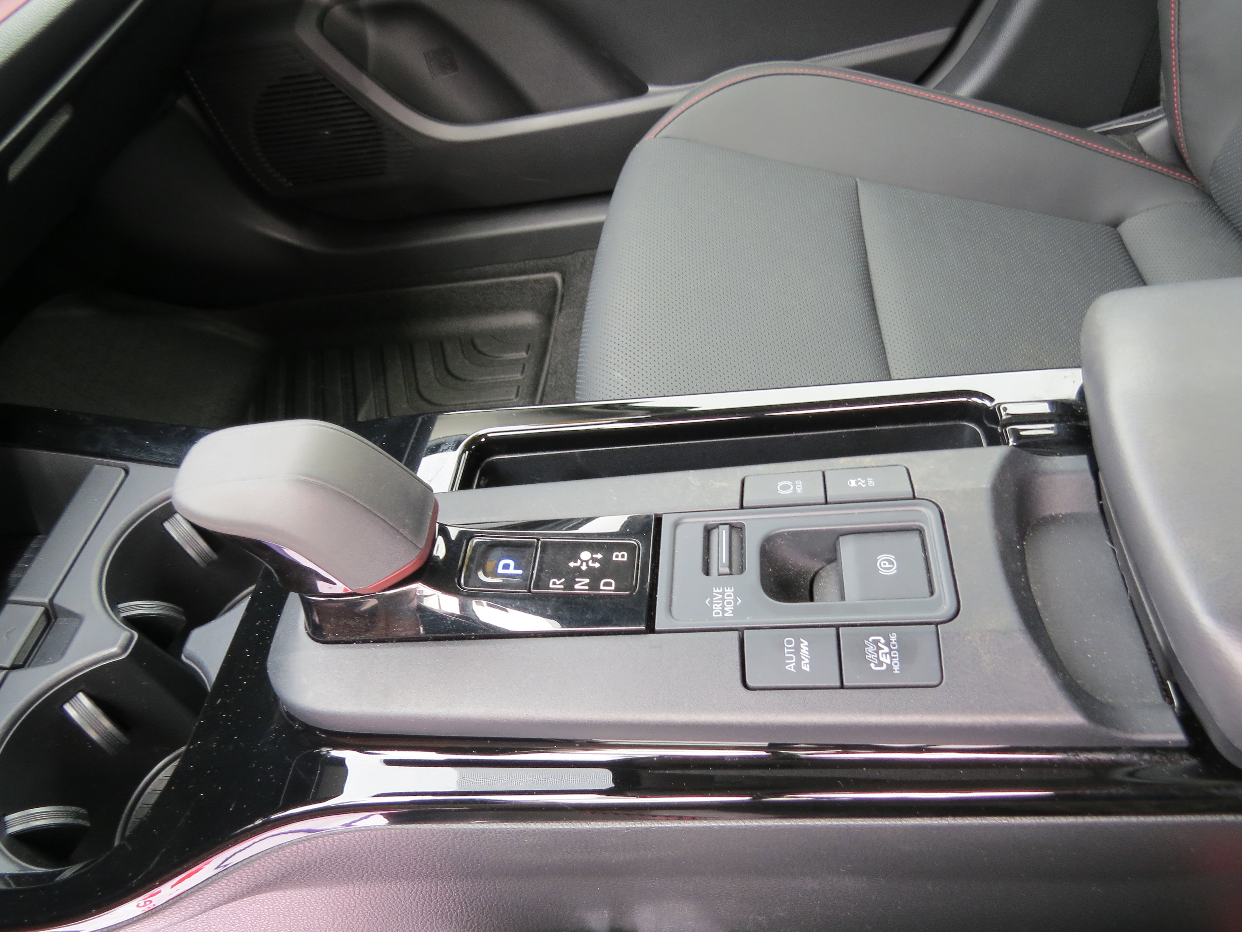 2024 Toyota Prius Prime SE photo 11