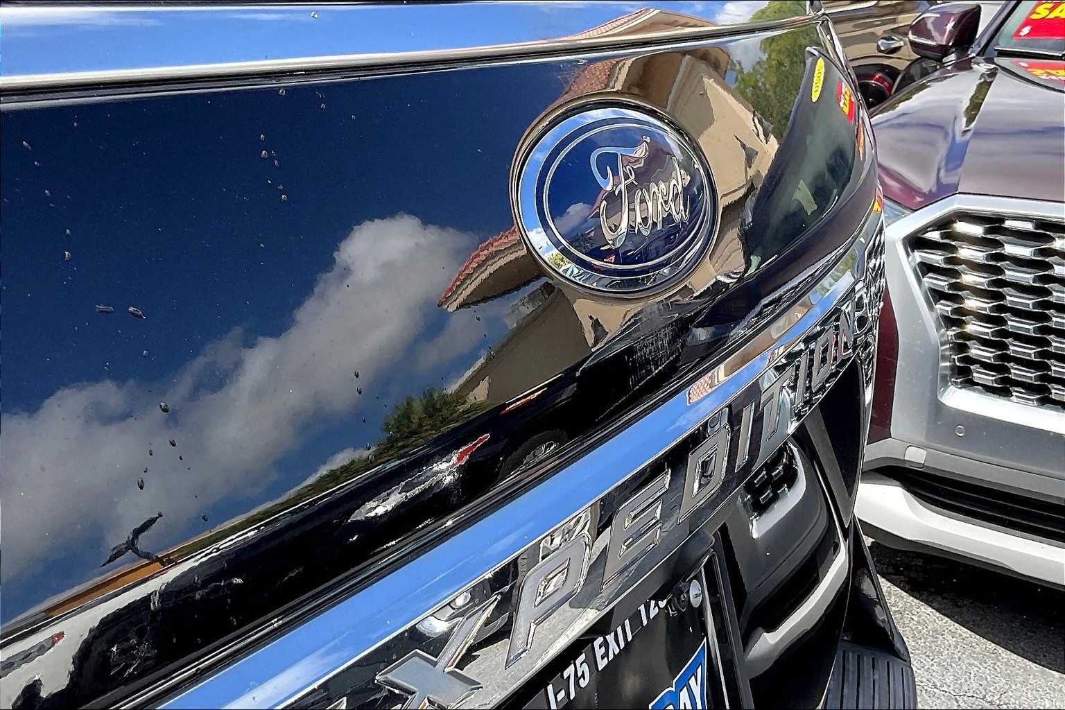 2019 Ford Expedition XLT photo 5