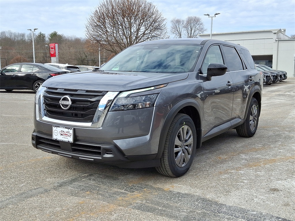2025 Nissan Pathfinder S photo 2