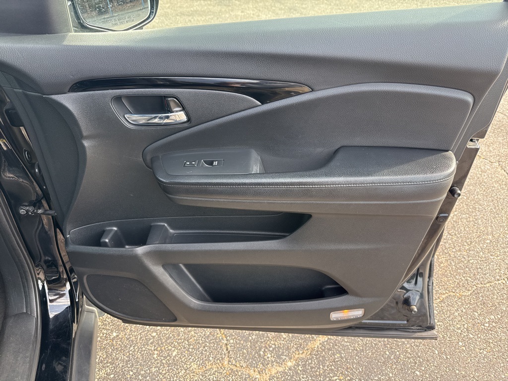2016 Honda Pilot Touring photo 17