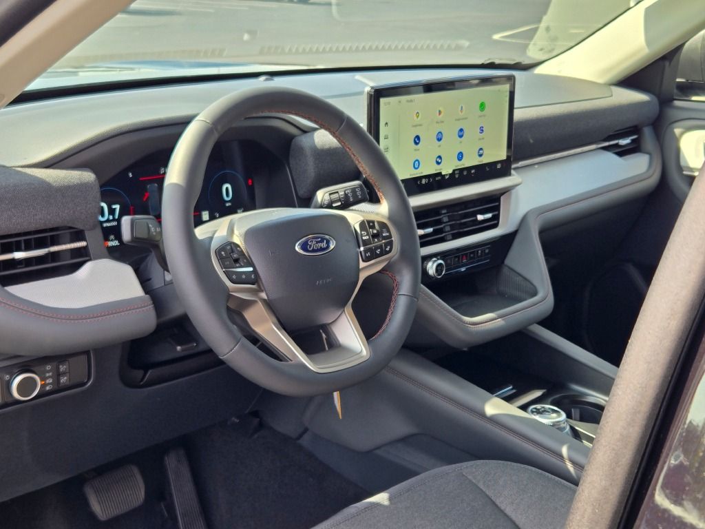 2025 Ford Explorer photo 23