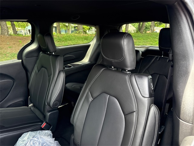 2025 Chrysler Voyager LX photo 4