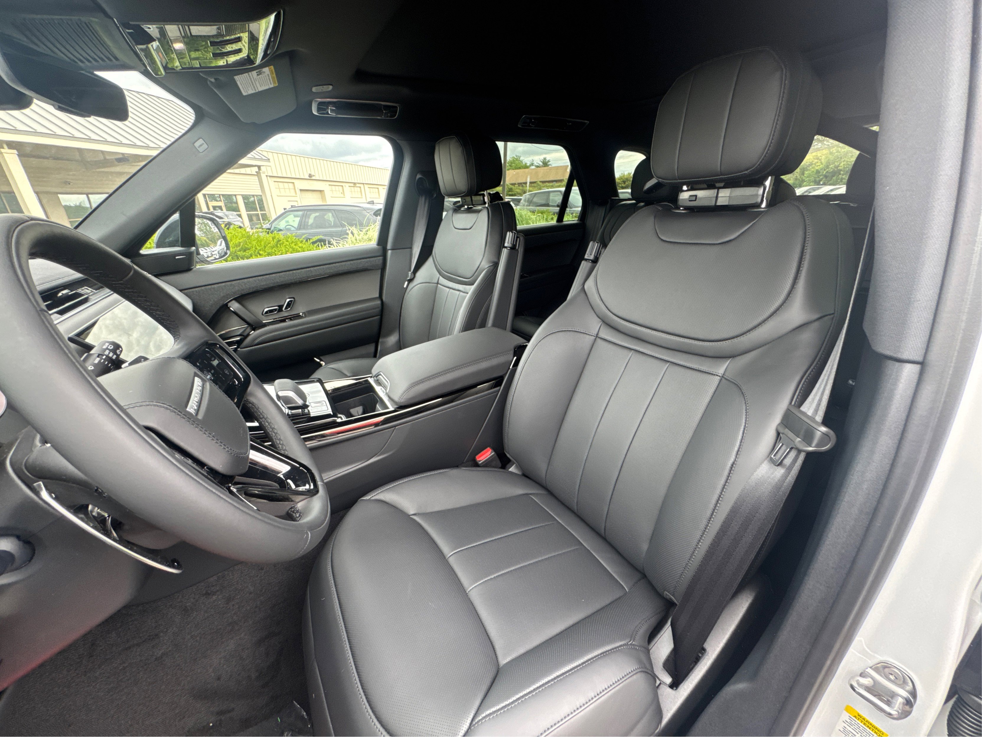 2025 Land Rover Range Rover Sport SE photo 8