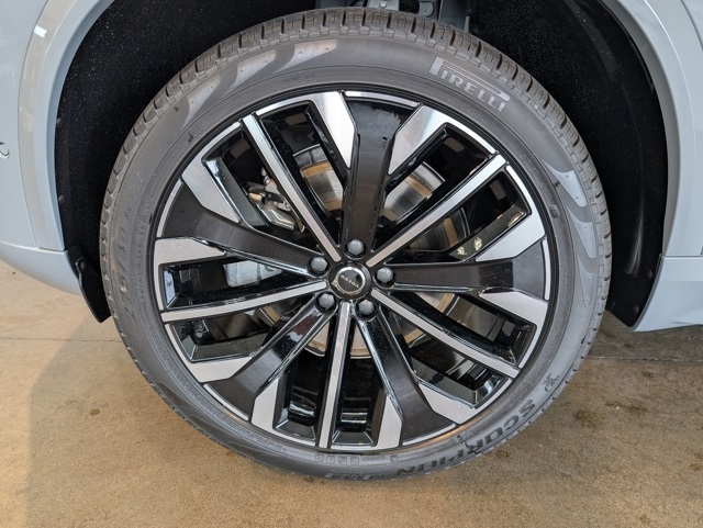 2026 Volvo XC90 Plus photo 7