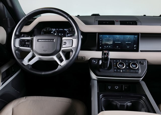 2023 Land Rover Defender 110 SE photo 4