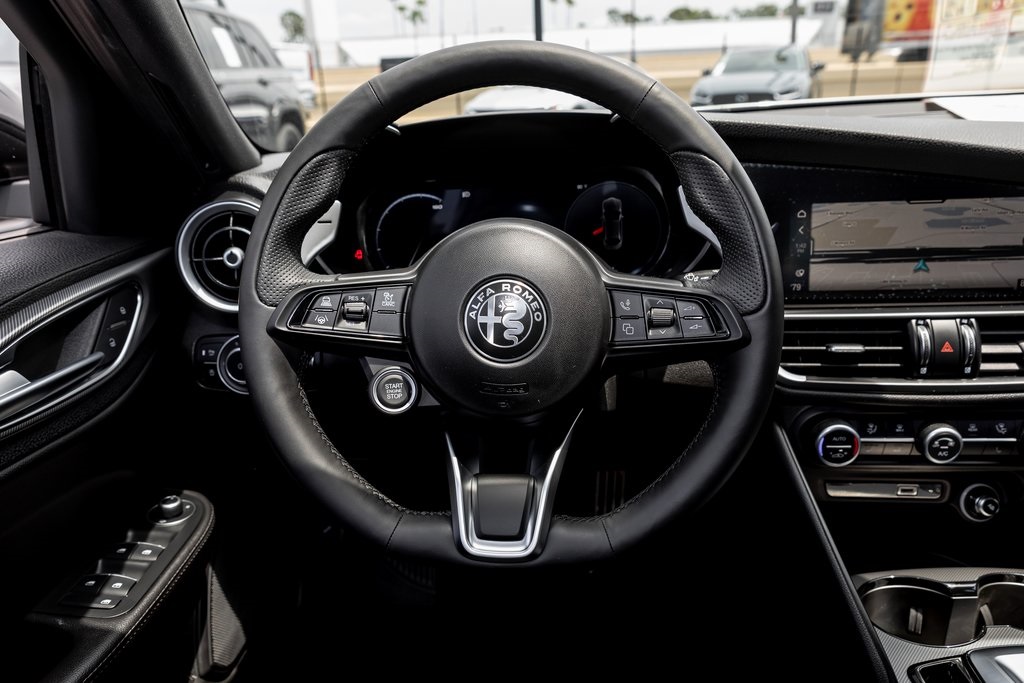 2025 Alfa Romeo Giulia Base photo 27