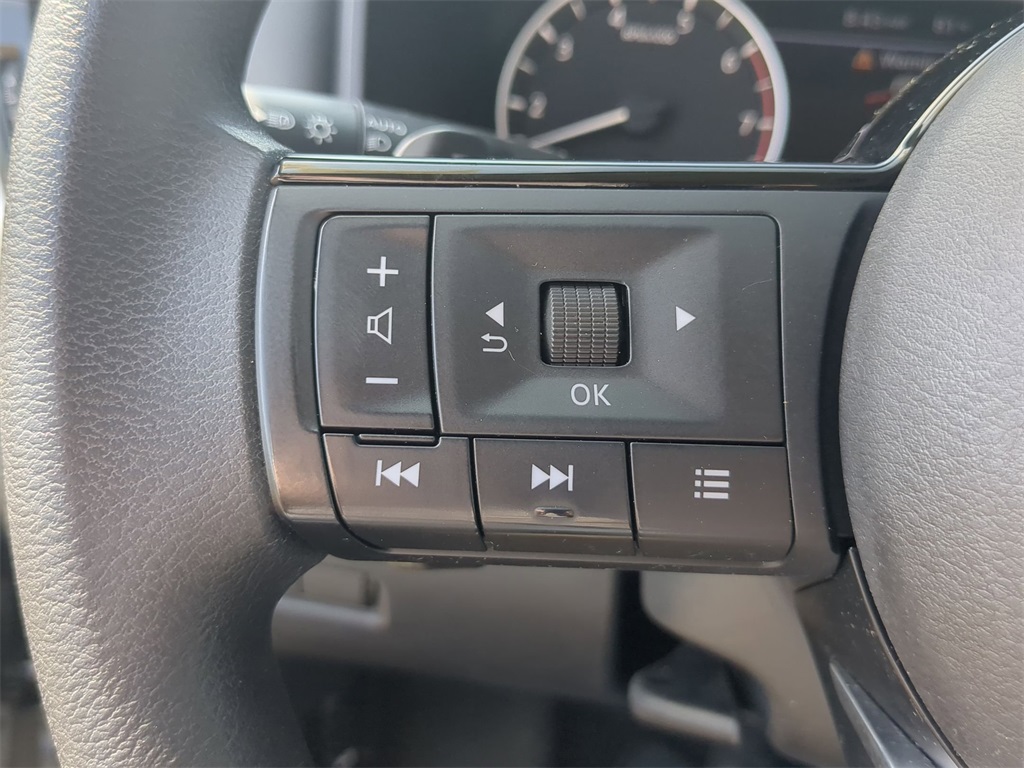 2021 Nissan Rogue SV photo 22