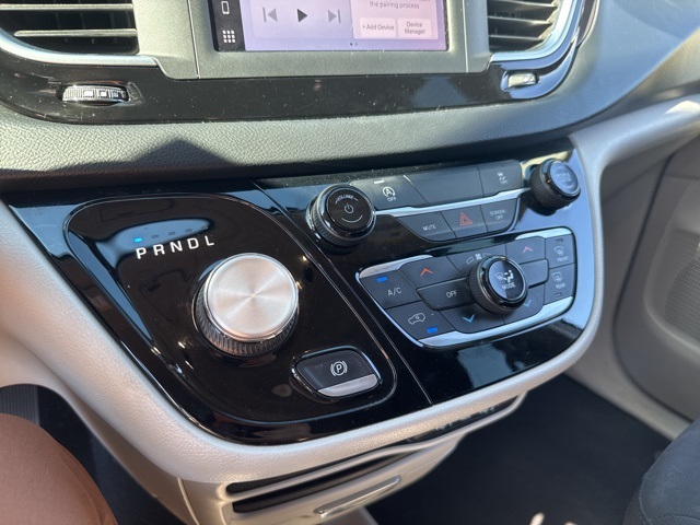 2022 Chrysler Voyager LX photo 12