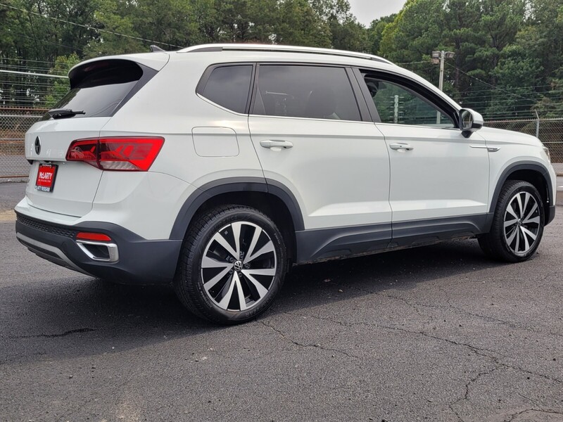 2023 Volkswagen Taos SE photo 3