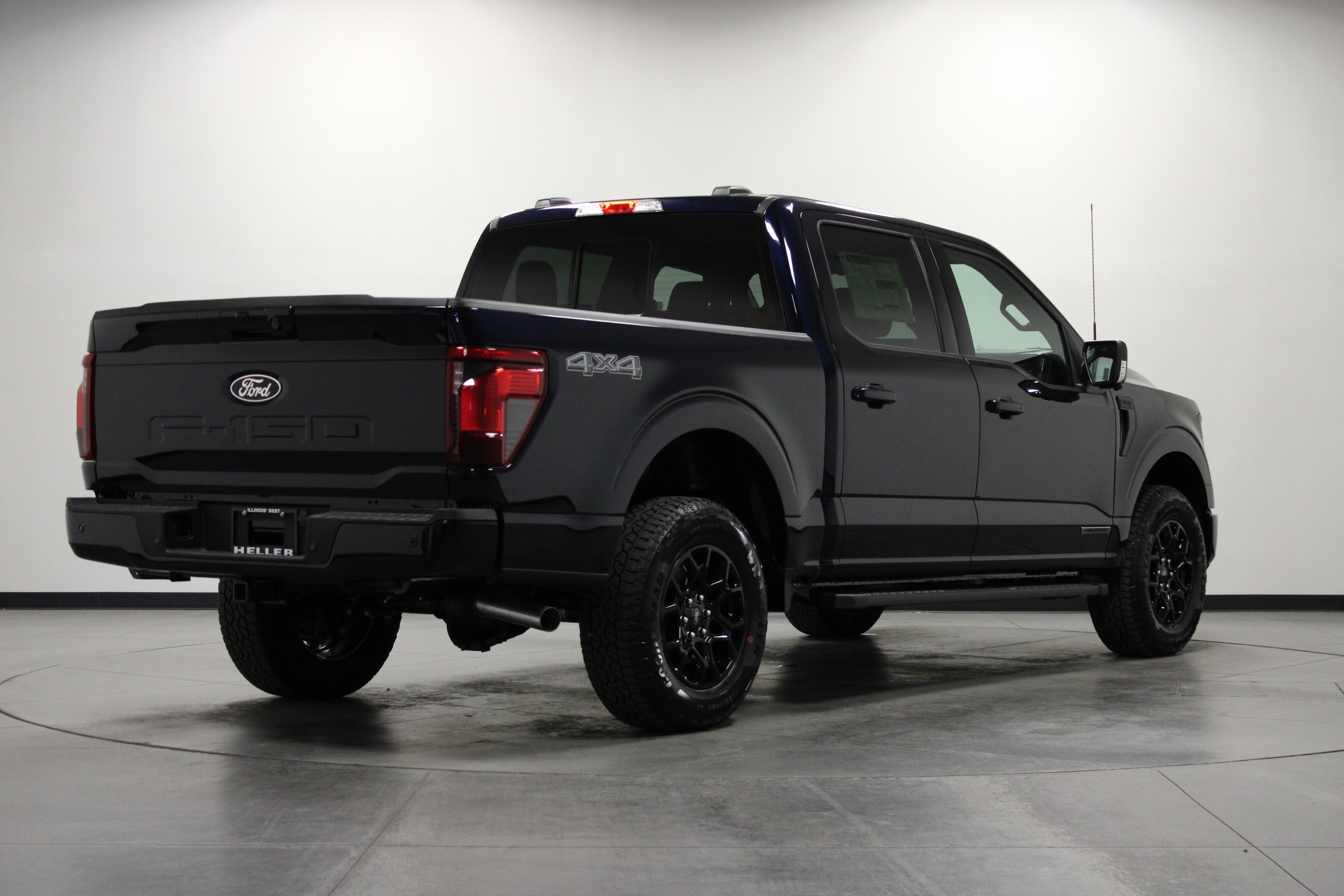2025 Ford F-150 XLT photo 3