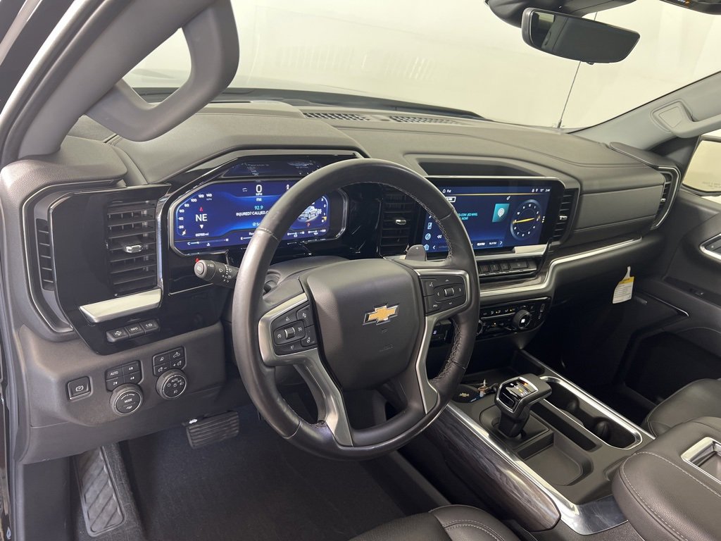 2022 Chevrolet Silverado 1500 LTZ photo 2