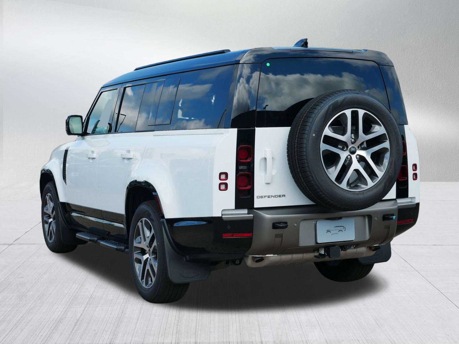 2025 Land Rover Defender X-Dynamic SE photo 2