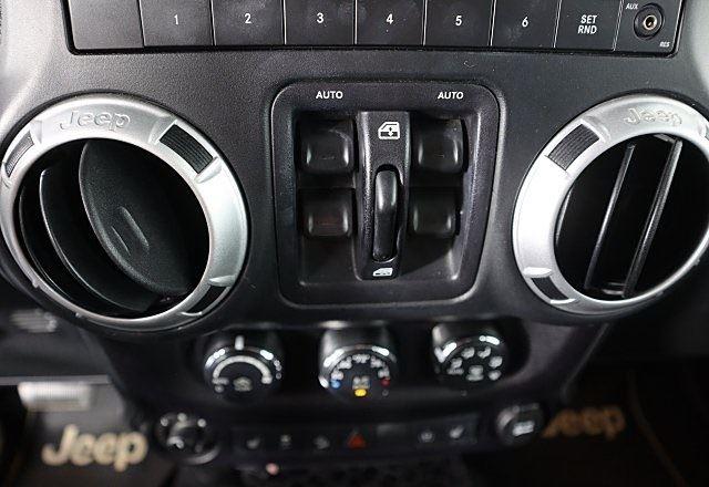 2016 Jeep Wrangler Unlimited Sahara photo 20