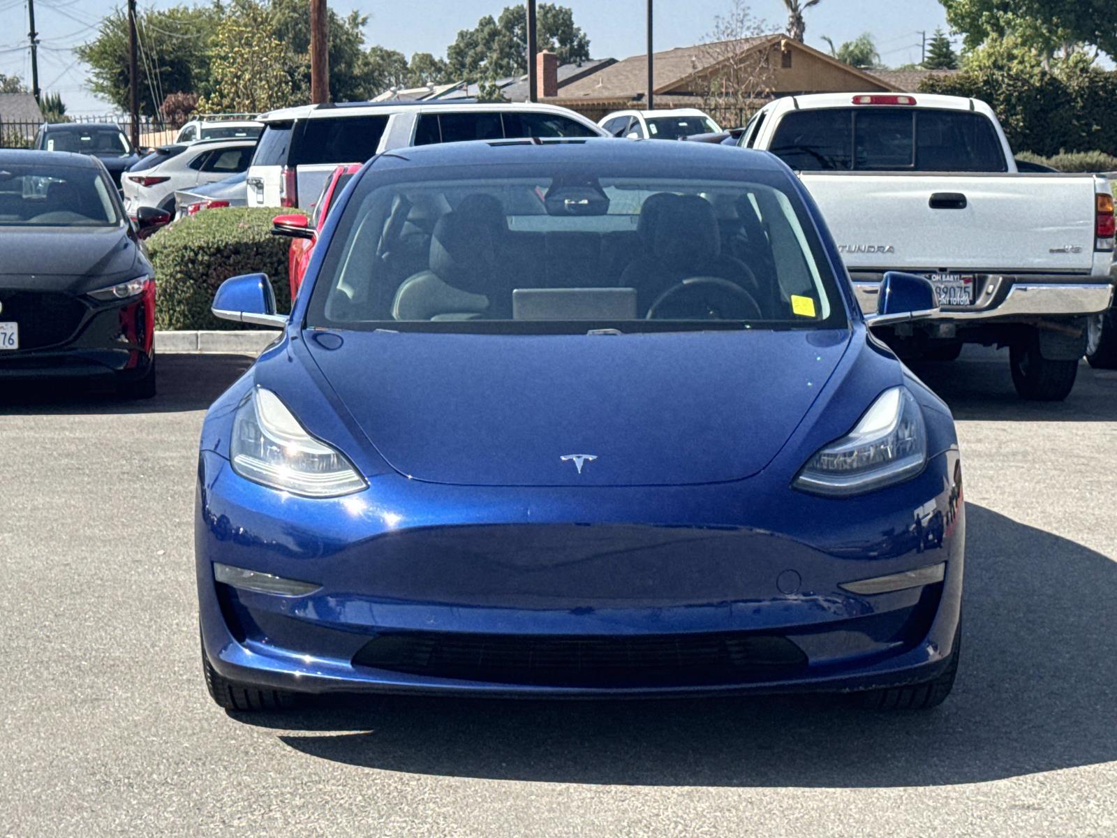 2020 Tesla Model 3 Standard Range Plus photo 2