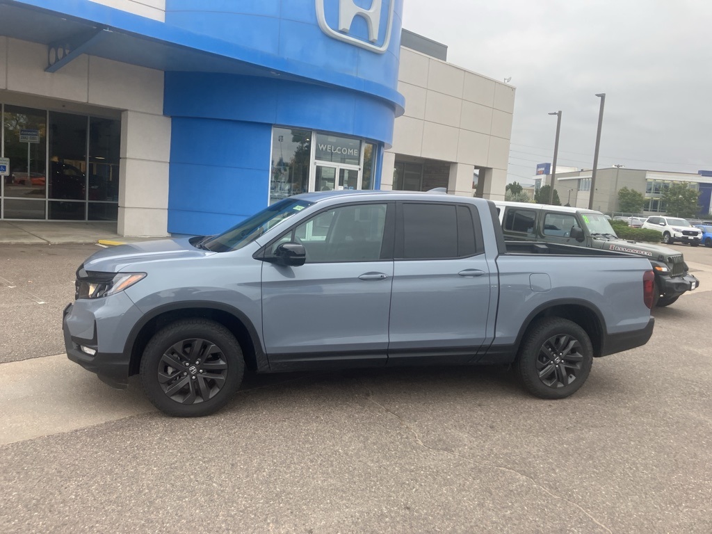 2025 Honda Ridgeline Sport photo 2