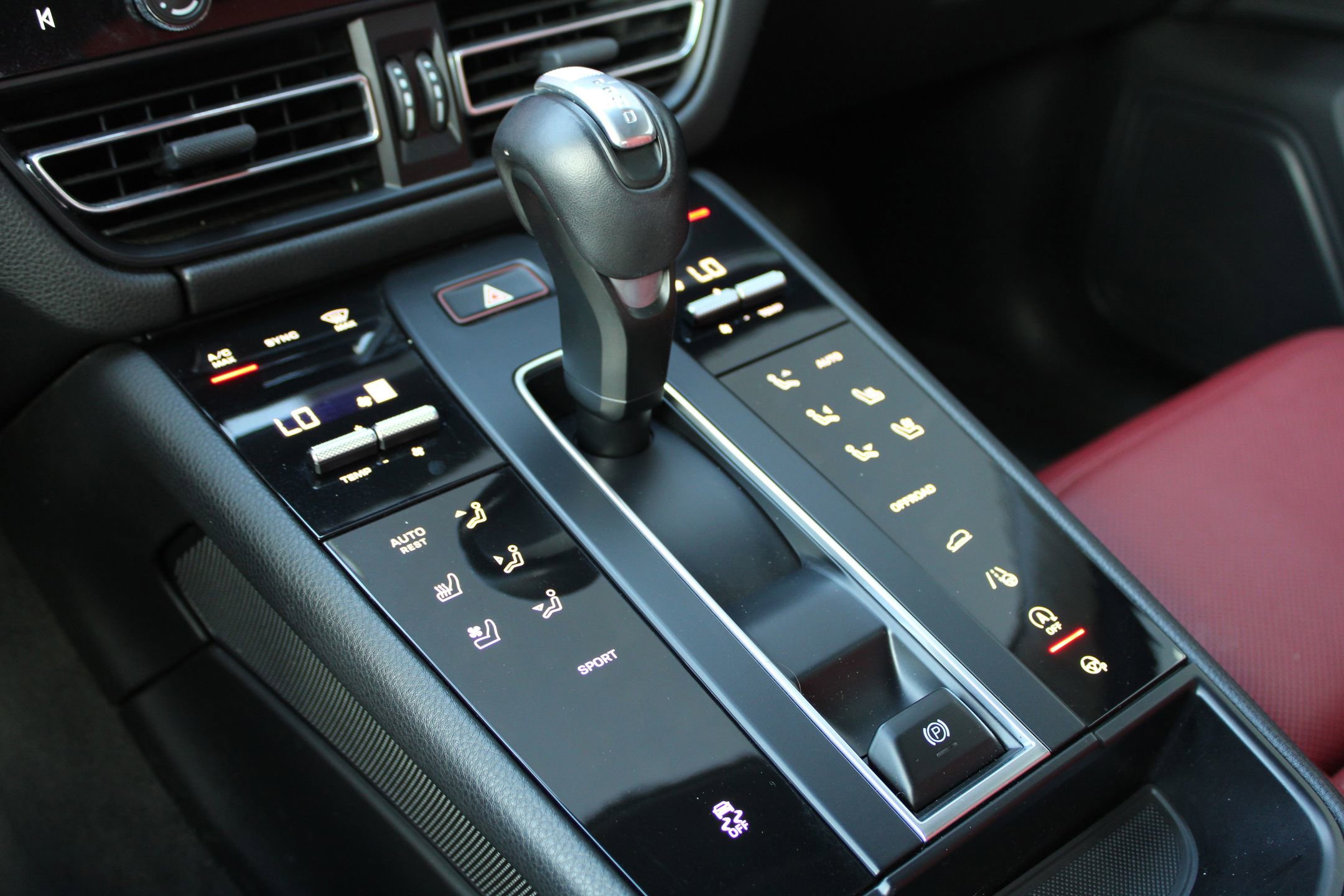 2023 Porsche Macan T photo 20