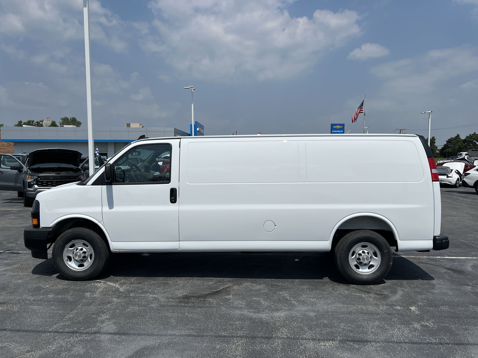 2025 Chevrolet Express Cargo 3500 photo 2